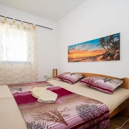 Gavro Apartmán Vir
